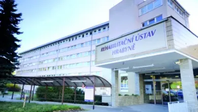Fotografie budovy rehabilitačního ústavu v Hrabyni.