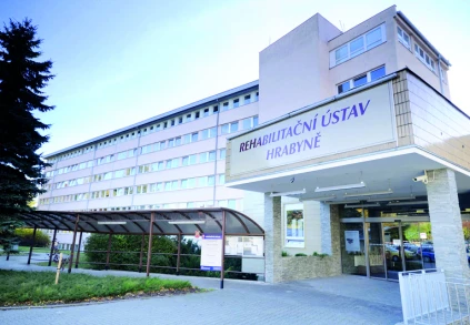 Fotografie budovy rehabilitačního ústavu v Hrabyni.